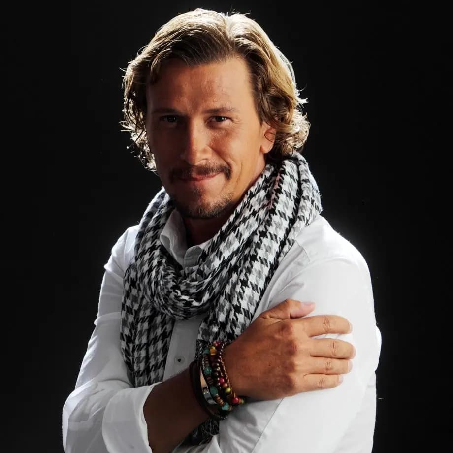 Alejandro Abad