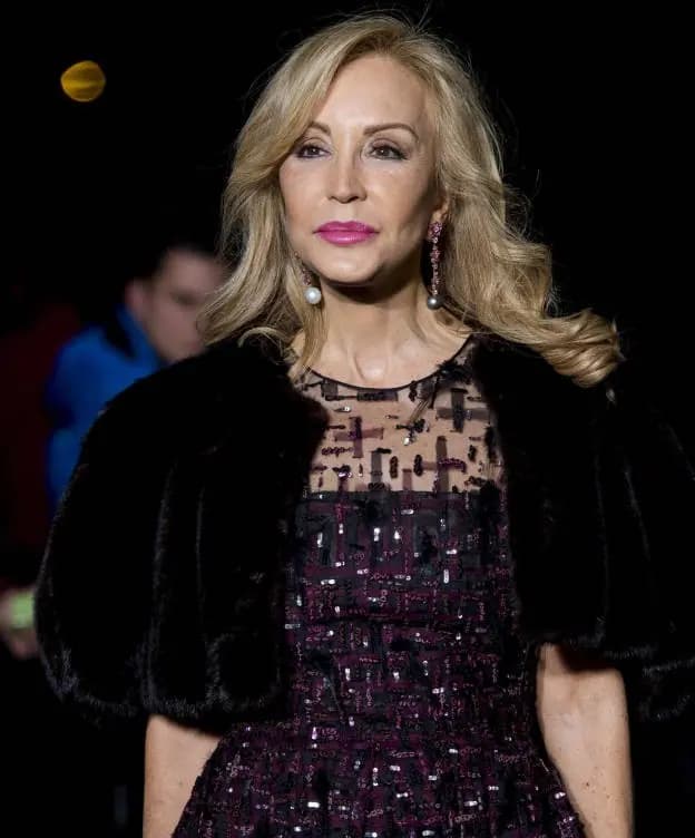 Carmen Lomana