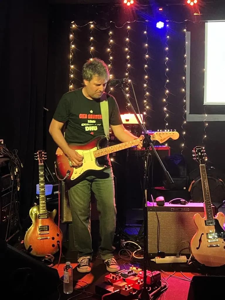 Cien Gaviotas, tributo a Duncan Dhu