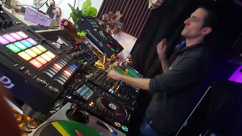 DJALAN