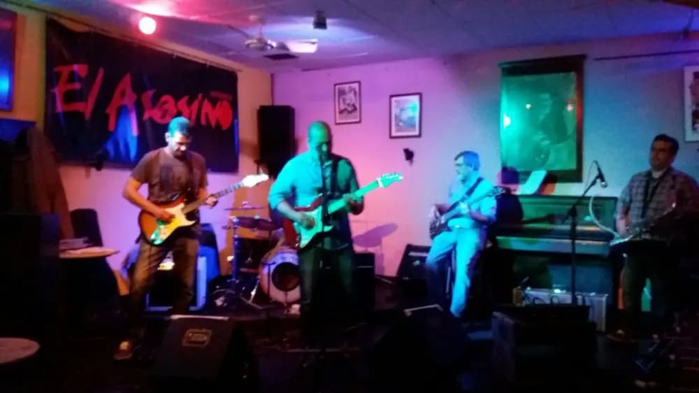 Estado Crítico Versión Band