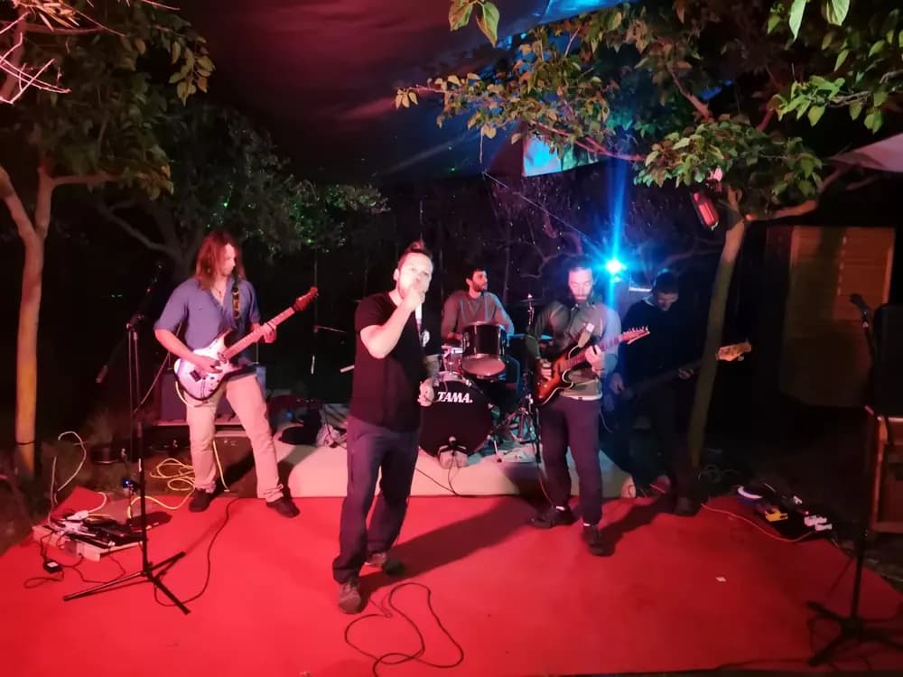 Los Rompeoídos