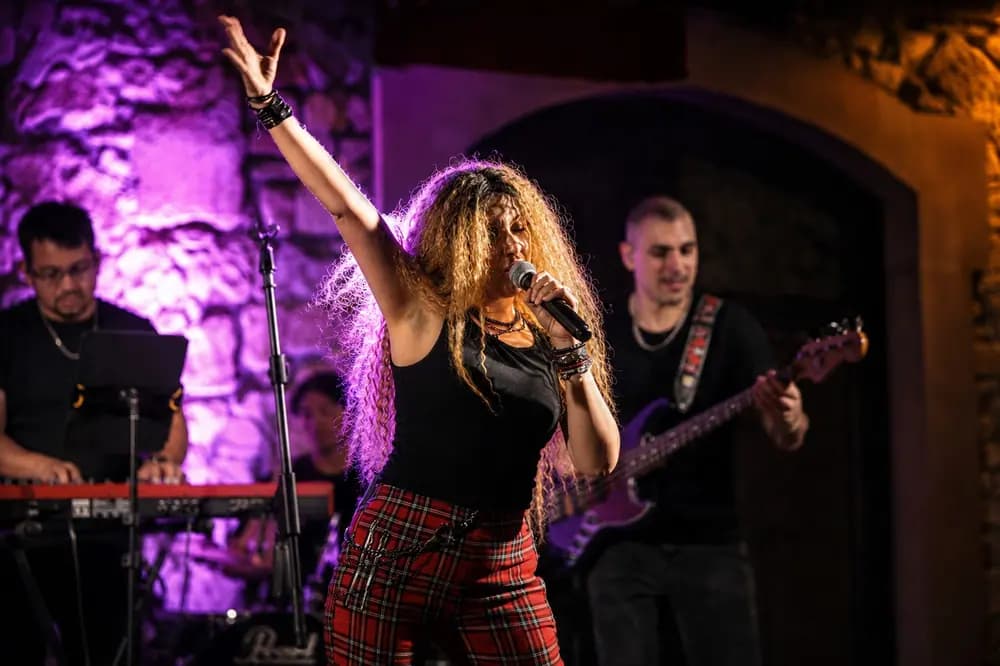 Pies Descalzos — Tributo a Shakira