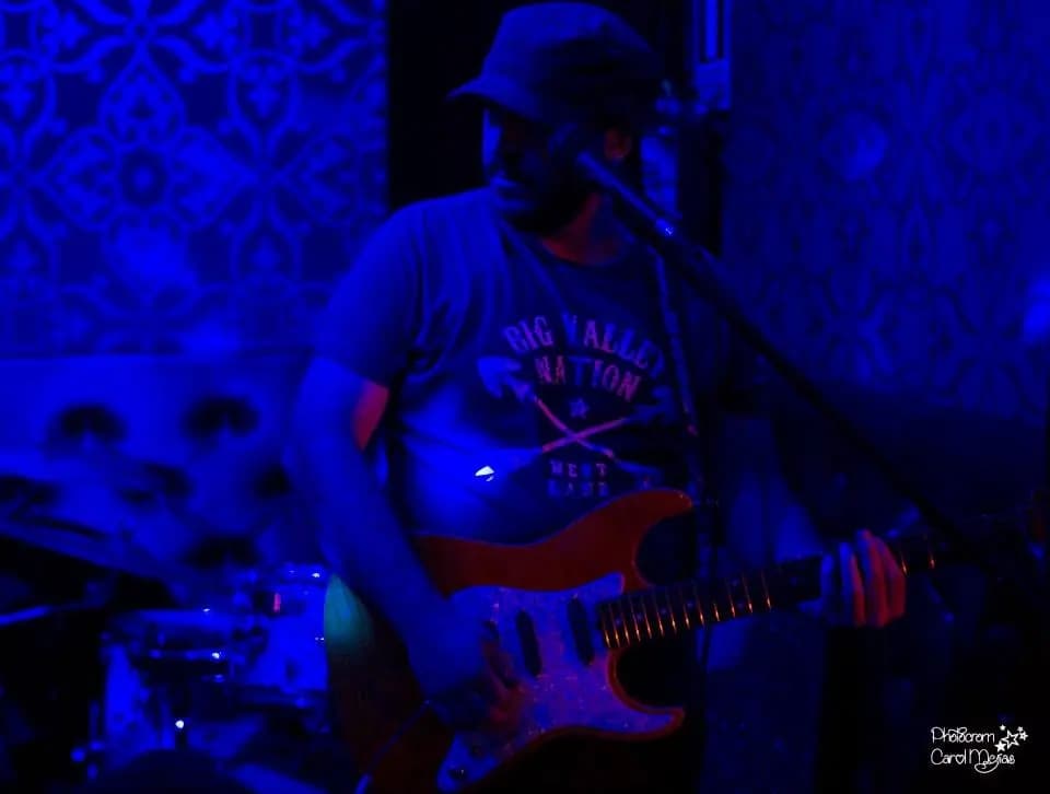 Rock Band Williams Tribute Live At Knebworth